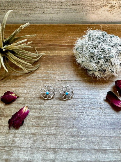 Zuni Cluster Earrings – Small Turquoise Flower in Sterling Silver