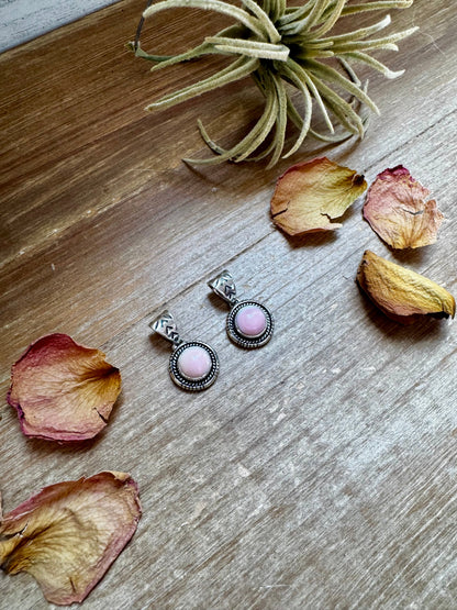 Small Pink Conch Pendant – Sterling Silve