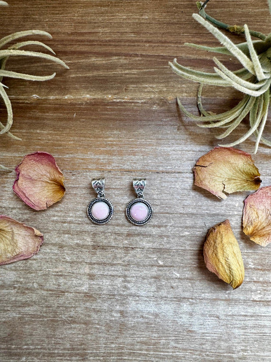 Small Pink Conch Pendant – Sterling Silve