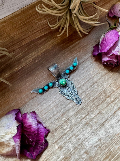 Longhorn Pendant with Gold Accent – Sterling Silver – Native Made by Leroy James