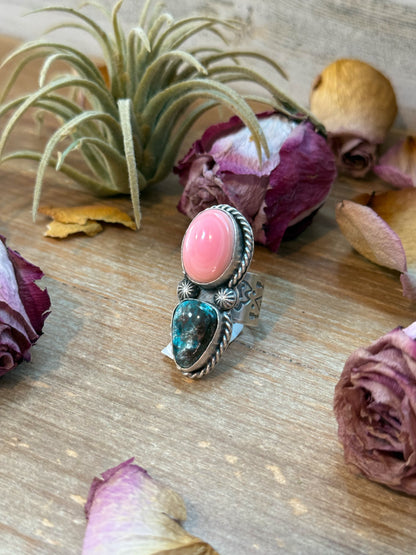 Kingman Turquoise & Pink Conch Sterling Silver Ring – Size 6.5