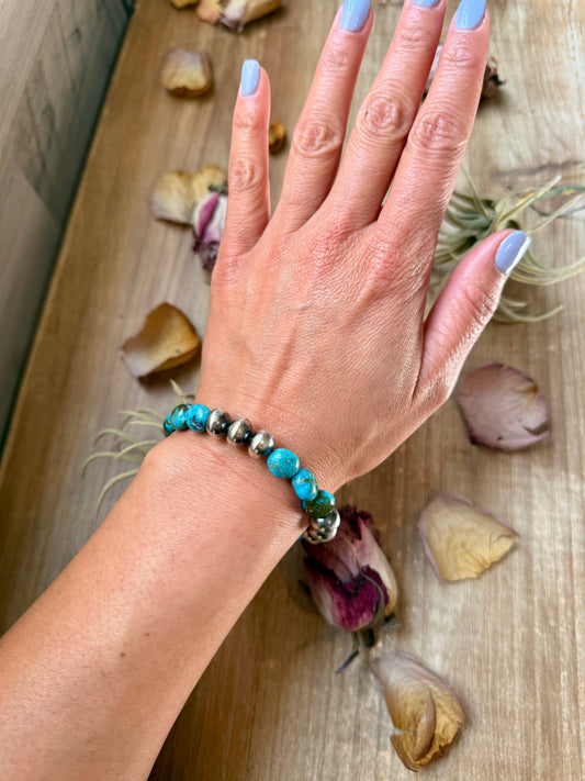 Sterling Silver Spiderweb Kingman Turquoise & Ponca Pearl Memory Wire Bracelet – Fits Up to 9” Wrist – Artist Jason Ogg