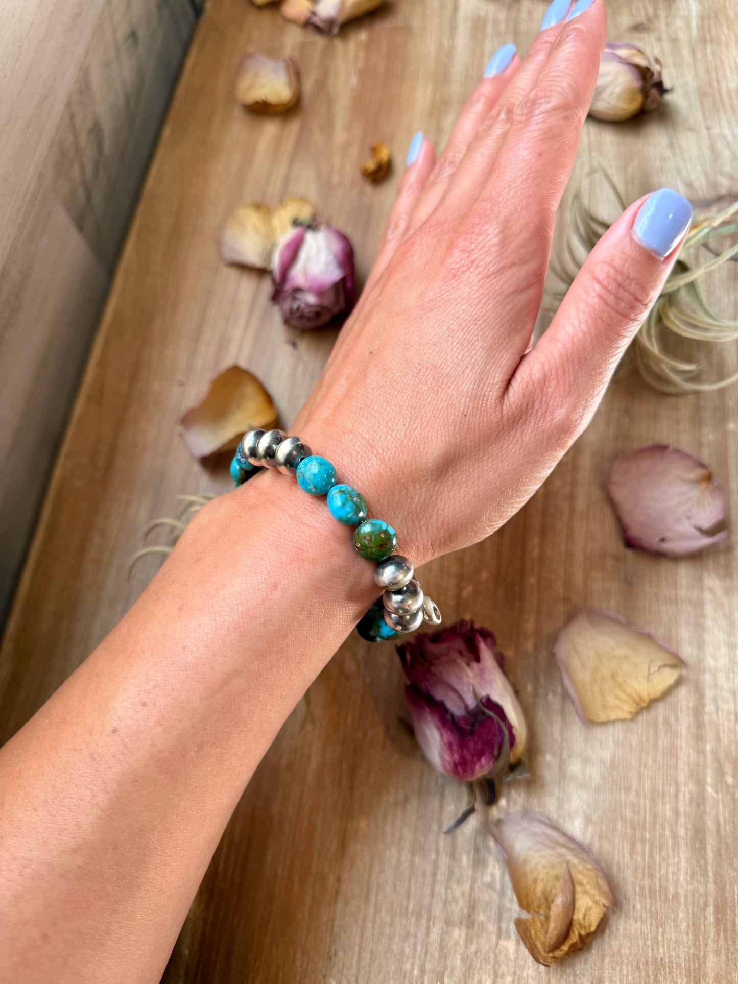 Sterling Silver Spiderweb Kingman Turquoise & Ponca Pearl Memory Wire Bracelet – Fits Up to 9” Wrist – Artist Jason Ogg